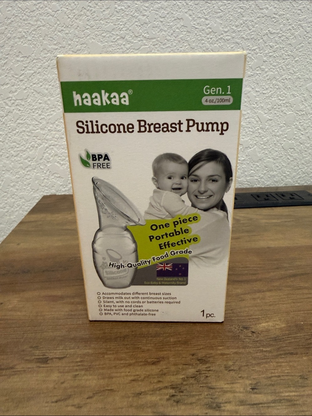NEW Haakaa Silicone Breast Pump - White with Green Accent